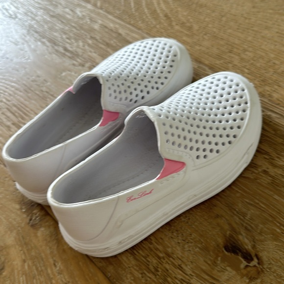 ***LIKE NEW*** toddler size 9 white rubber shoes - Picture 2 of 3